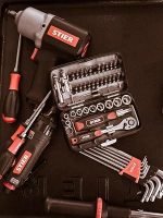 Servante d’atelier vide 7 tiroirs sur roulements charge max 300 kg roues 150 mm
