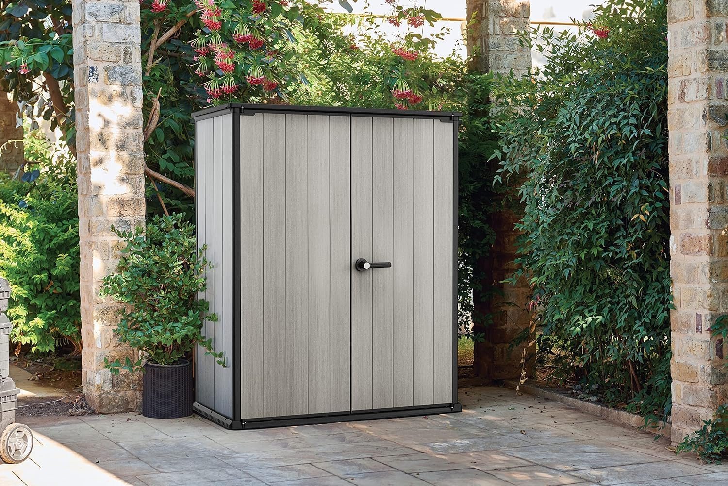 Armoire extérieure 1400 L verrouillable imperméable traitée anti UV Armoire extérieure 1400 L verrouillable imperméable traitée anti UV