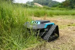 Tondeuse télécommandée à chenilles KOHAM KH-LM2427B pour pente jusqu’à 45°